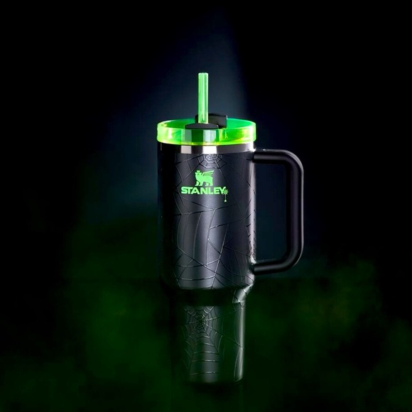 🕸️ STANLEY THE HALLOWEEN GLOW QUENCHER FLOWSTATE™ TUMBLER | 40 OZ 🕸️ - Picture 2 of 15